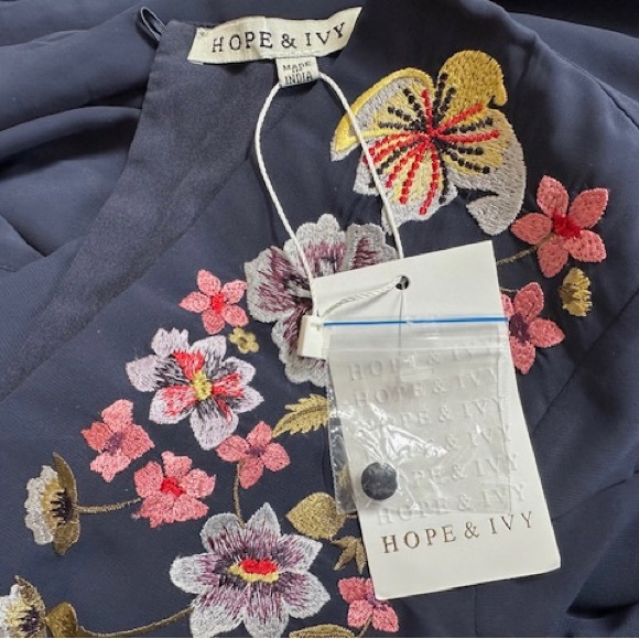 HOPE & IVY Dress Claudine Maxi Navy Chiffon Floral Embroidery NWT Sz 8 - Picture 4 of 14